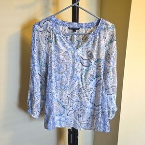 Ladies top.  Sz XL.   Lightweight Material.